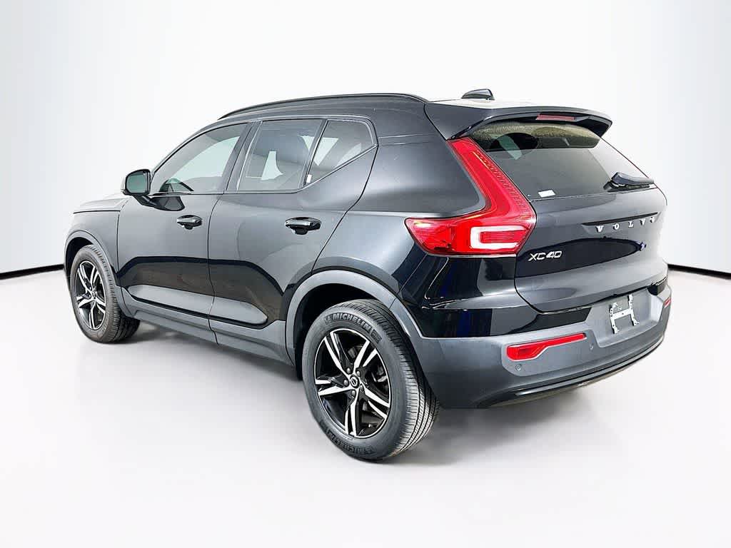 Thumbnail: 2023 Volvo XC40 - 4