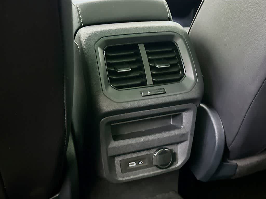 Thumbnail: 2024 Volkswagen Tiguan - 13