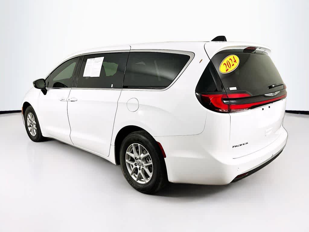 Thumbnail: 2024 Chrysler Pacifica - 4