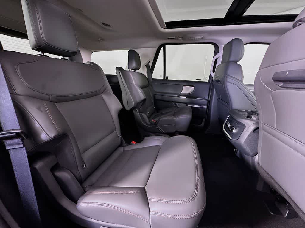 Thumbnail: 2025 Ford Expedition - 32