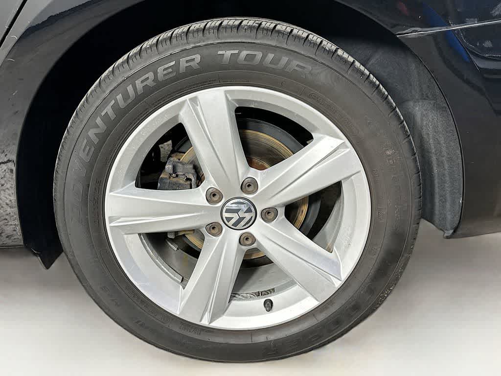 Thumbnail: 2013 Volkswagen Passat - 8