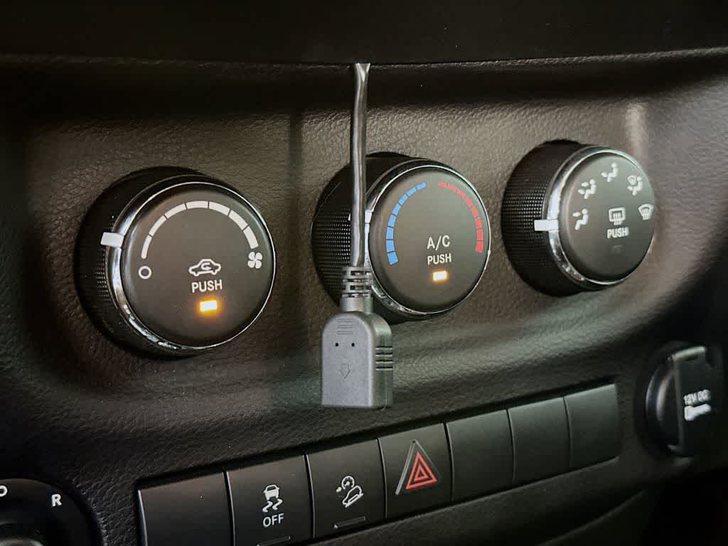 Thumbnail: 2017 Jeep Wrangler - 17