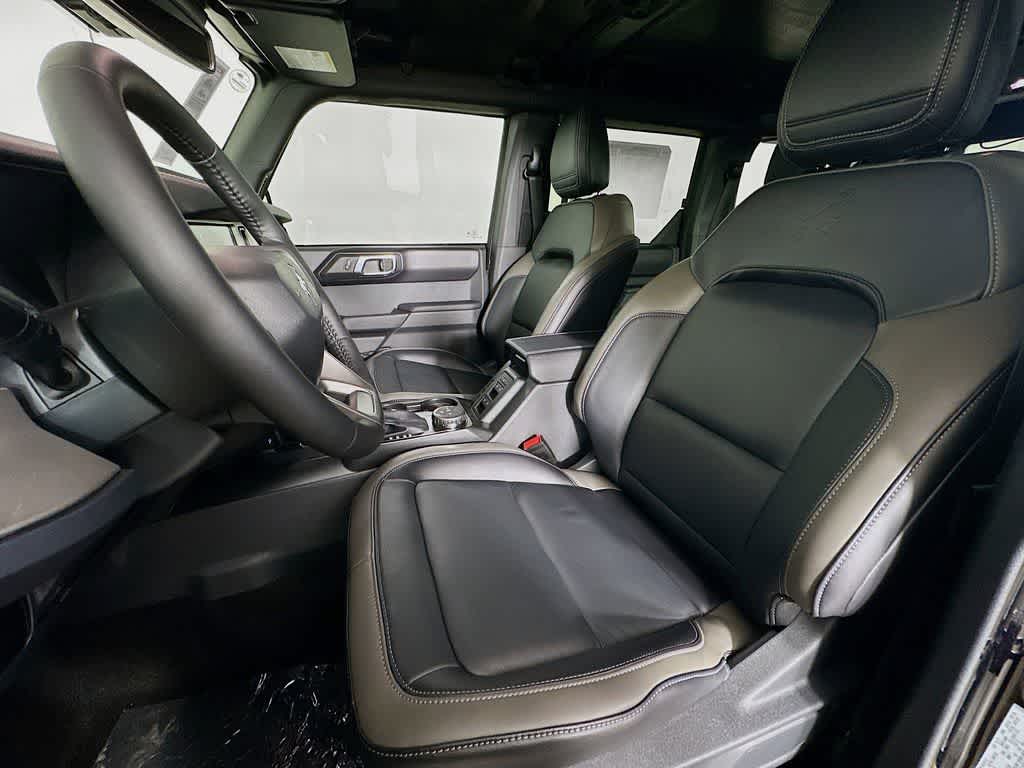 2025 Ford Bronco Outer Banks 12
