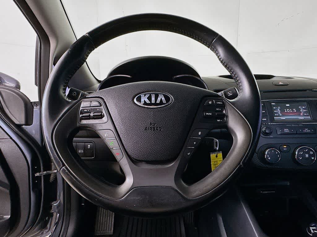 Thumbnail: 2016 Kia Forte - 15