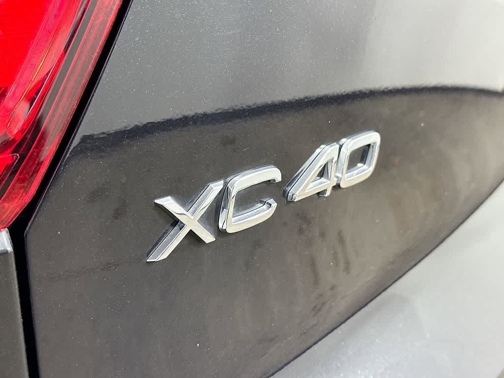 Thumbnail: 2023 Volvo XC40 - 7