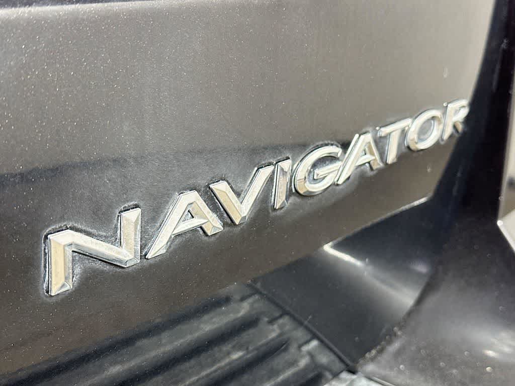 2010 Lincoln Navigator  7