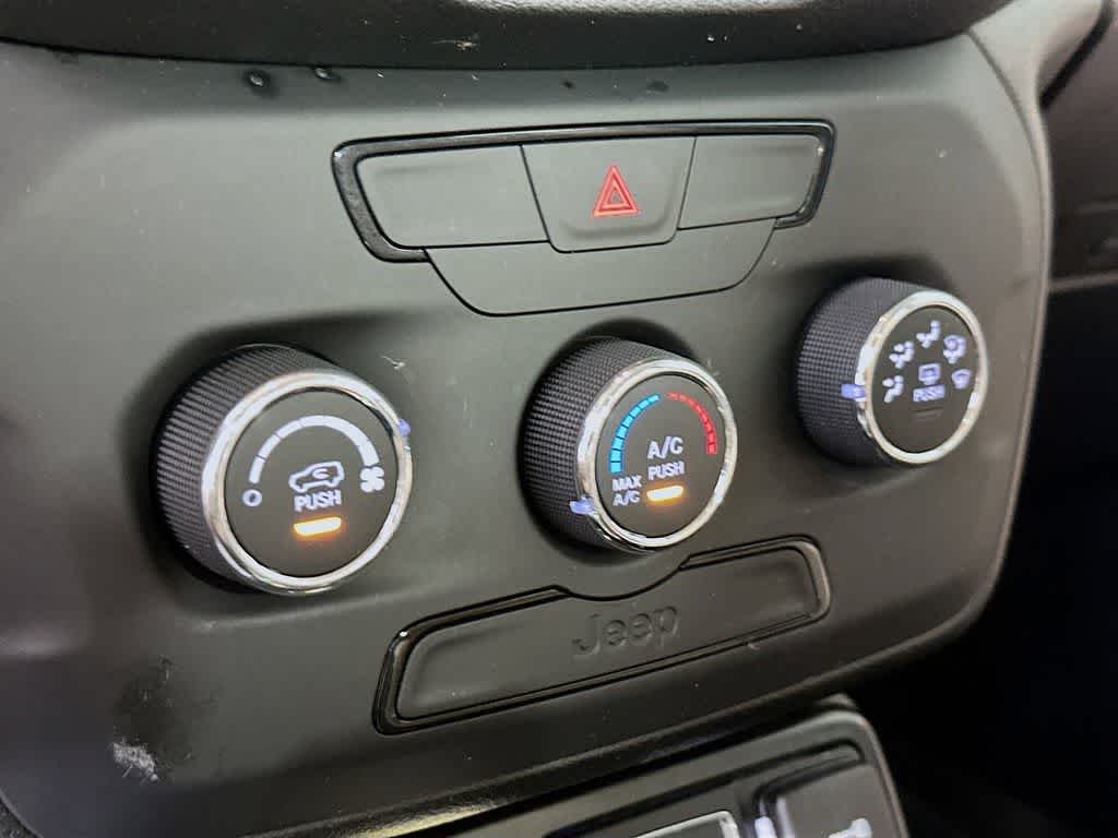 Thumbnail: 2019 Jeep Renegade - 17