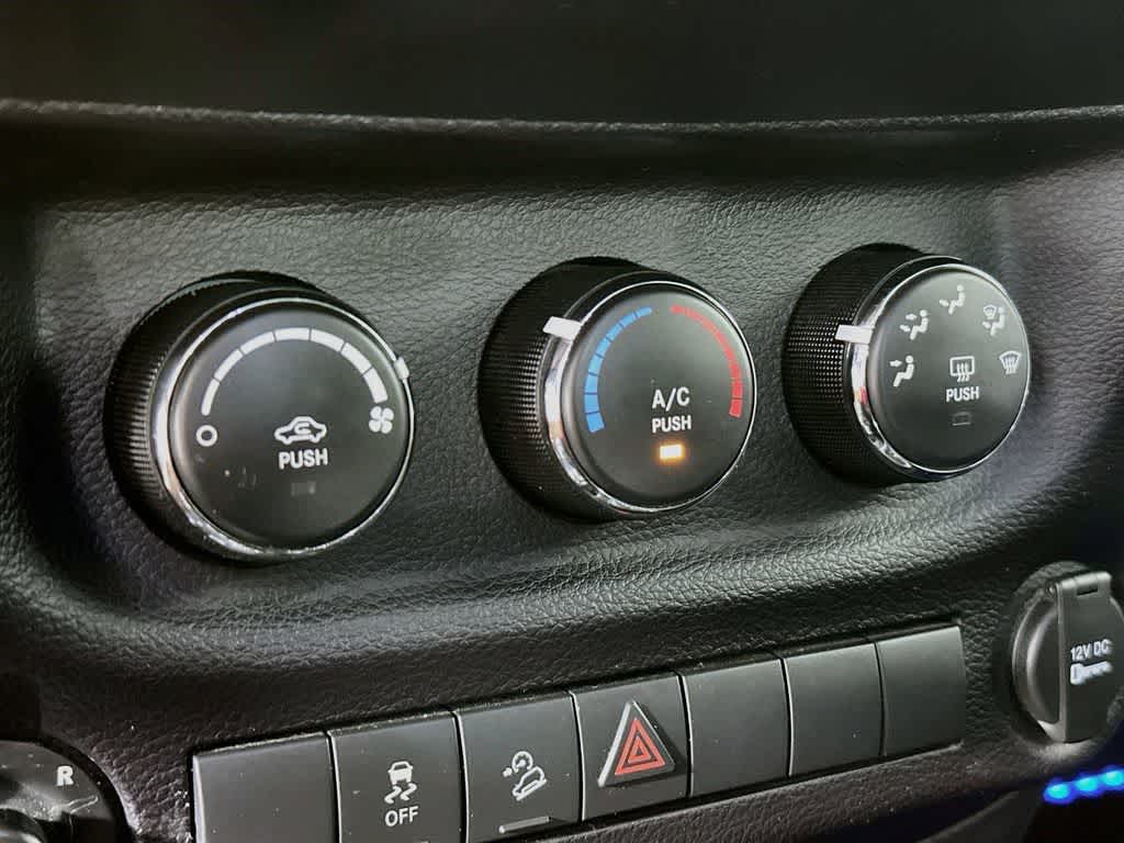Thumbnail: 2016 Jeep Wrangler - 17