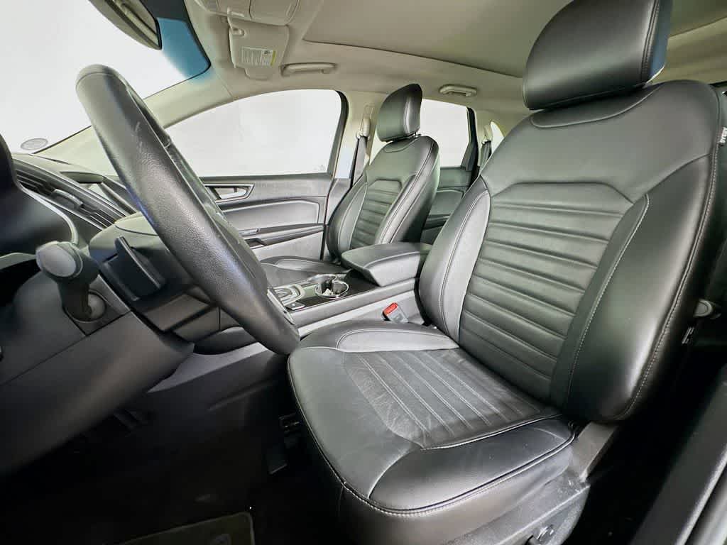 Thumbnail: 2016 Ford Edge - 12