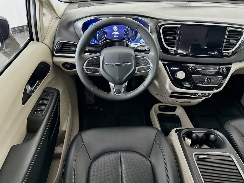 Thumbnail: 2024 Chrysler Pacifica - 10