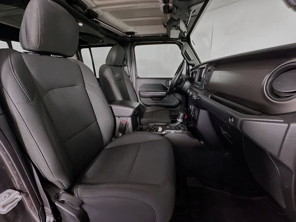 Thumbnail: 2021 Jeep Gladiator - 14