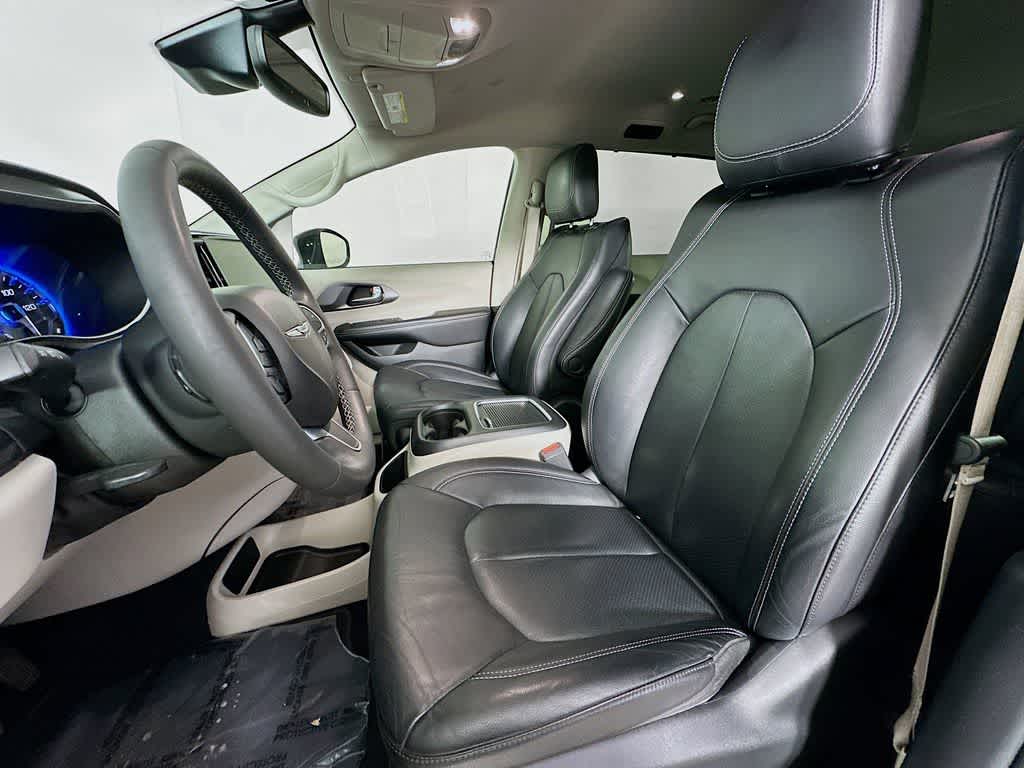 Thumbnail: 2022 Chrysler Pacifica - 11