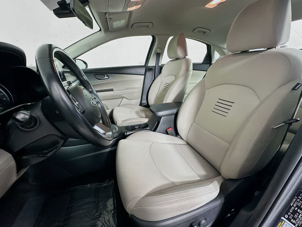 Thumbnail: 2019 Kia Forte - 12