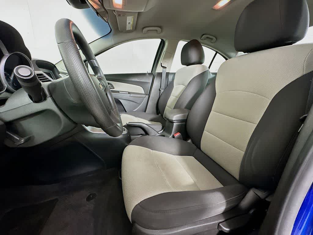 Thumbnail: 2013 Chevrolet Cruze - 12