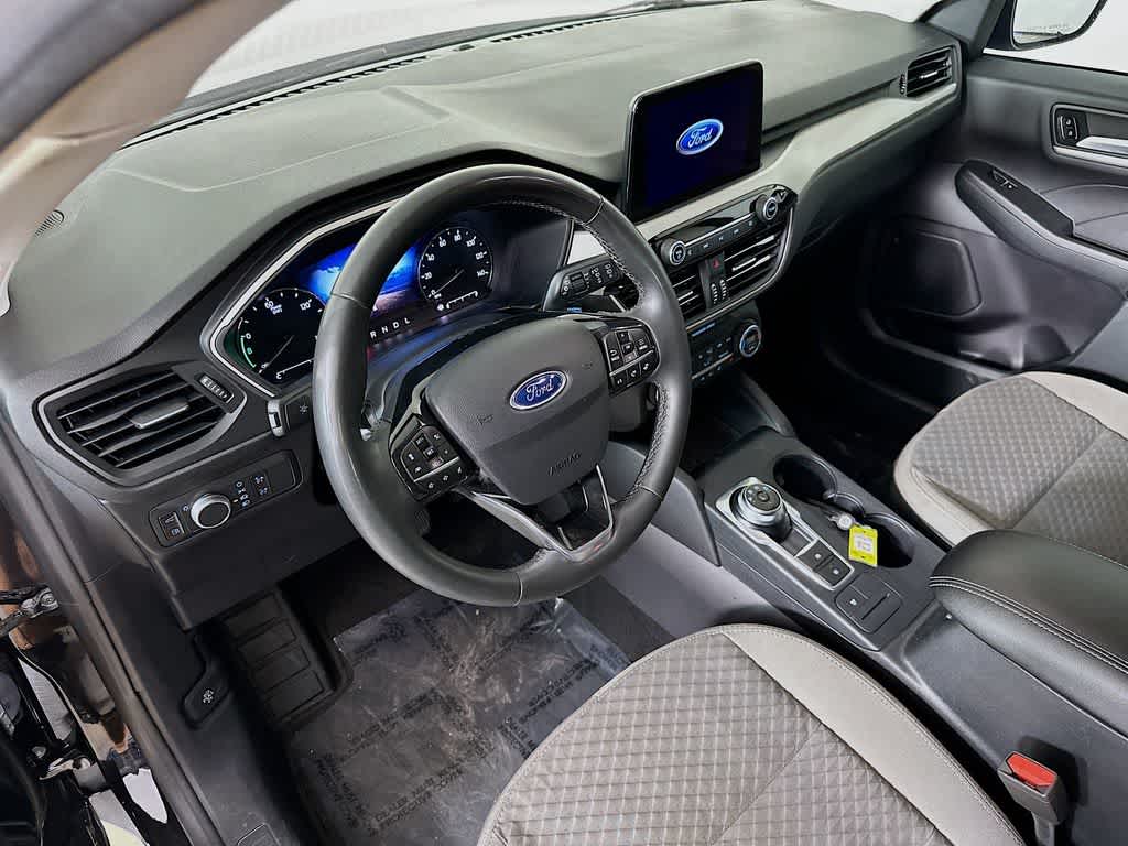Thumbnail: 2021 Ford Escape - 2