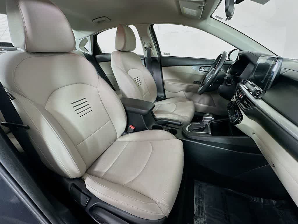 Thumbnail: 2019 Kia Forte - 15