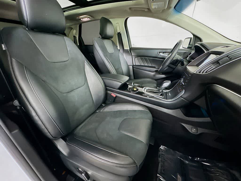 Thumbnail: 2016 Ford Edge - 15