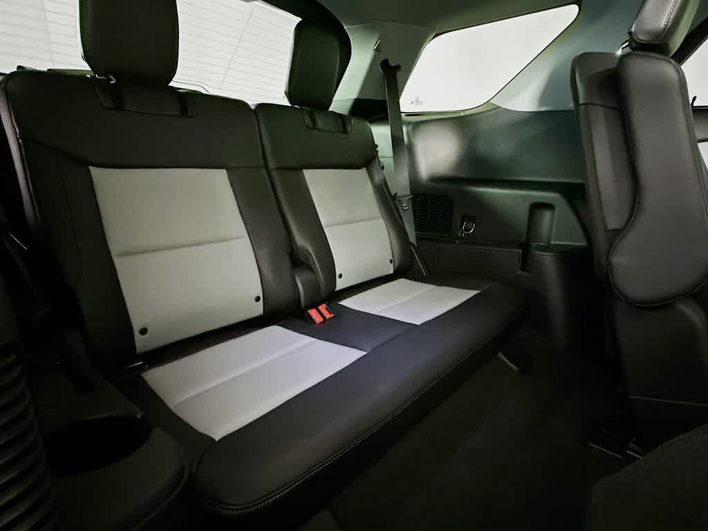 Thumbnail: 2022 Ford Explorer - 32