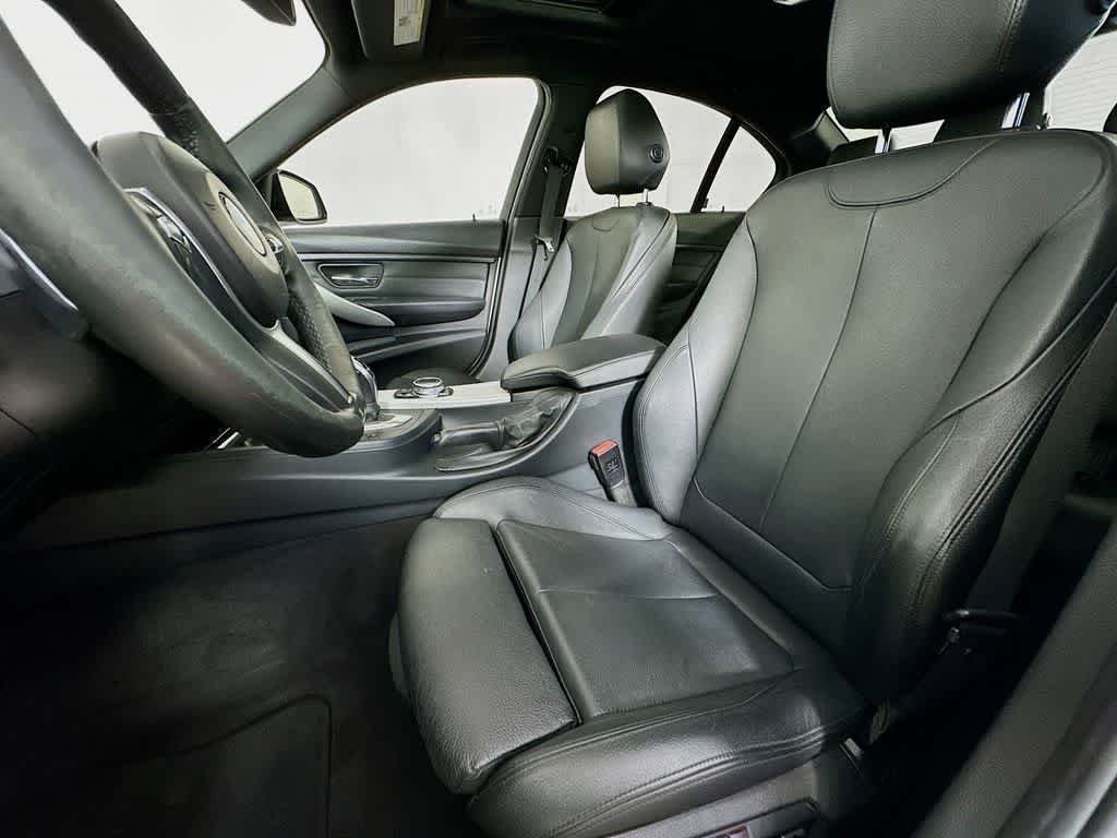 Thumbnail: 2015 BMW 3 Series - 12