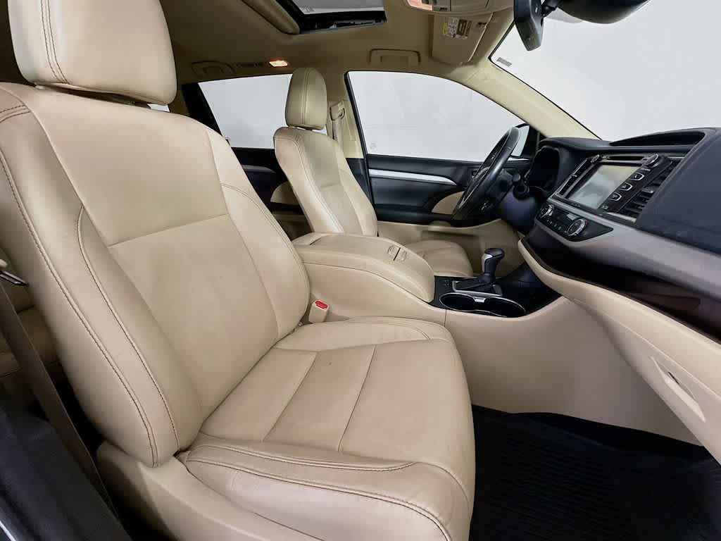 Thumbnail: 2017 Toyota Highlander - 15