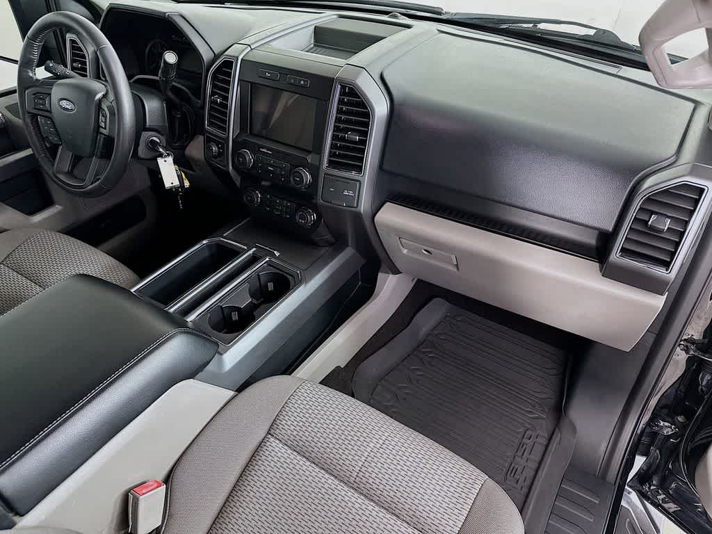 2020 Ford F-150 XLT 32