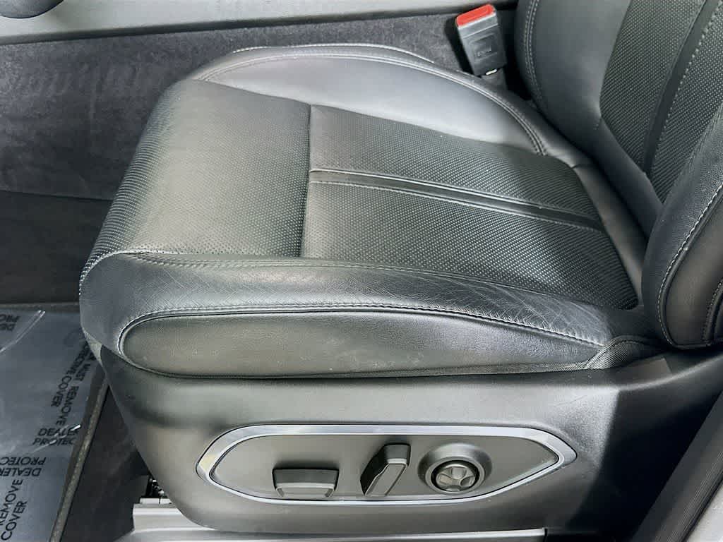 Thumbnail: 2023 Jeep Wagoneer - 31