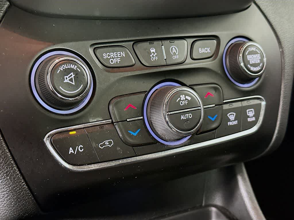 Thumbnail: 2015 Jeep Cherokee - 18