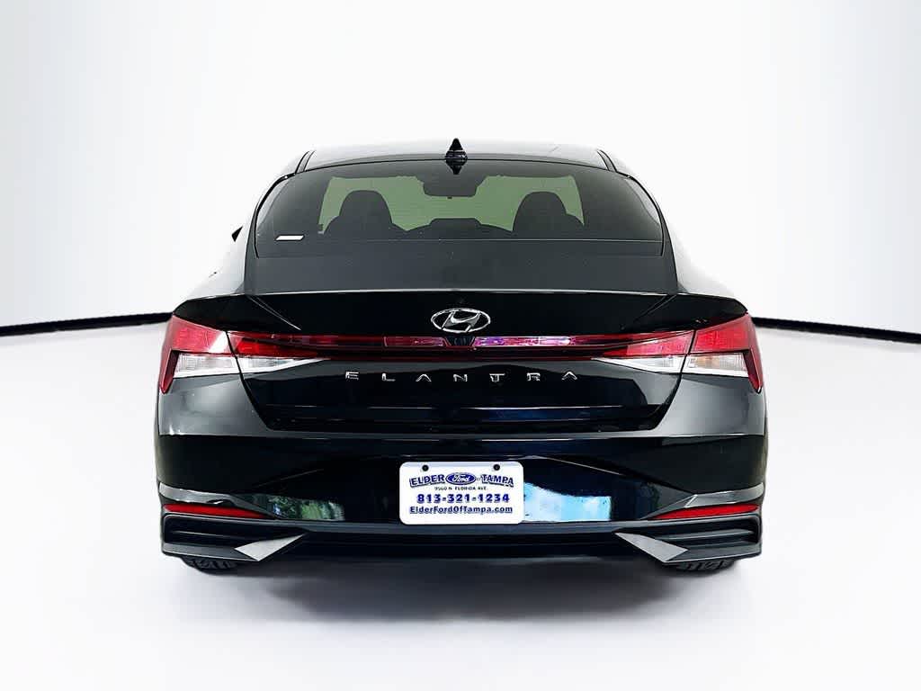 Thumbnail: 2022 Hyundai Elantra - 4