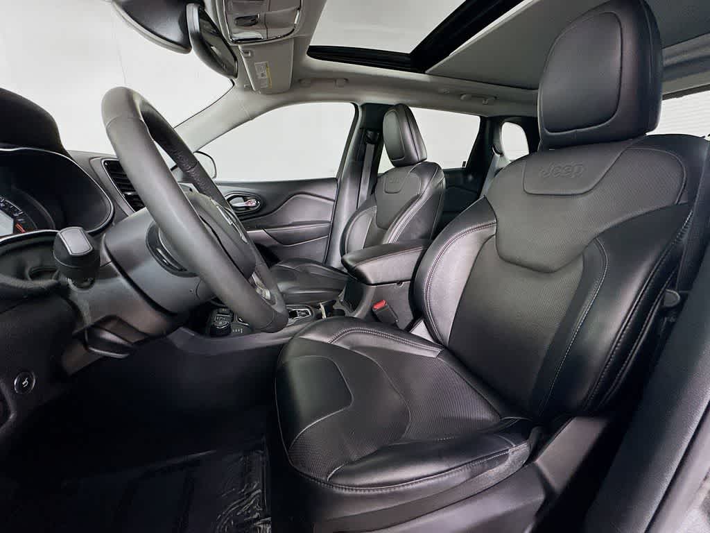 Thumbnail: 2022 Jeep Cherokee - 12