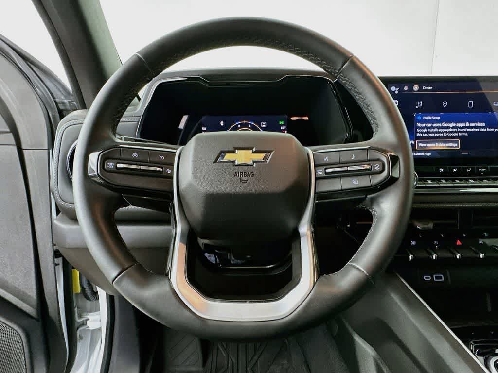 Thumbnail: 2023 Chevrolet Colorado - 16