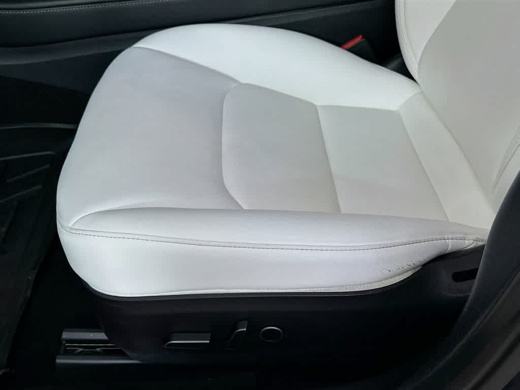 Thumbnail: 2022 Tesla Model 3 - 28