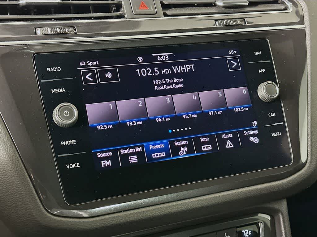 Thumbnail: 2021 Volkswagen Tiguan - 17