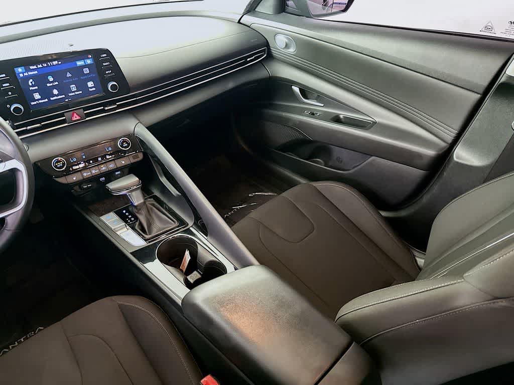 Thumbnail: 2022 Hyundai Elantra - 10