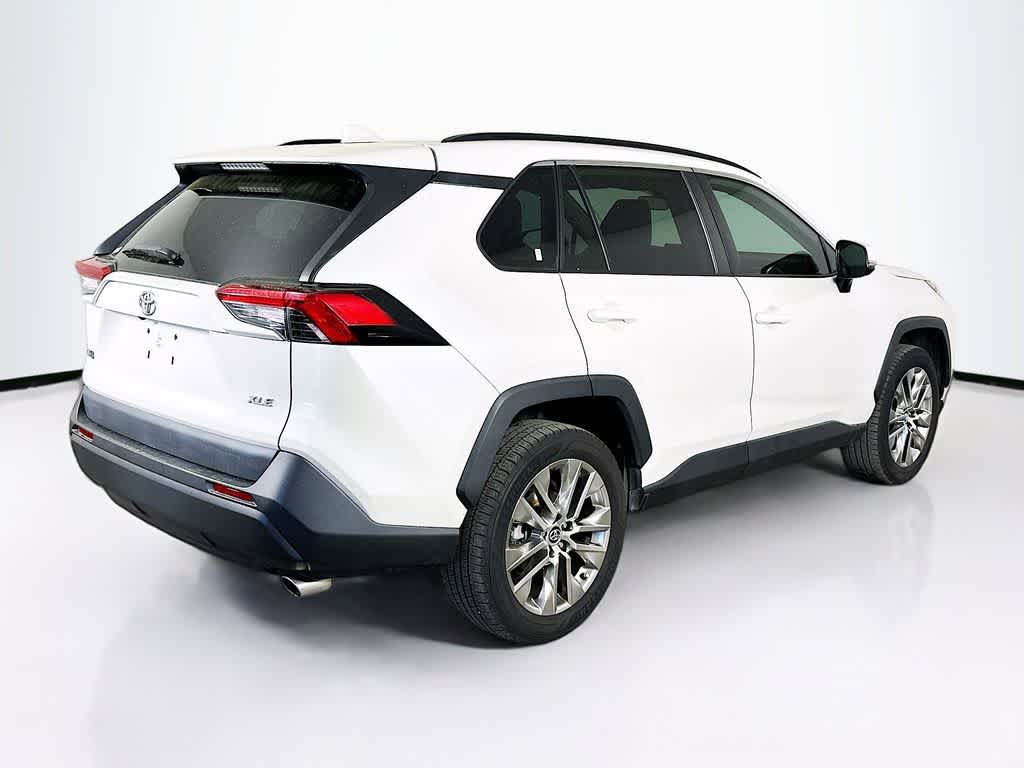 Thumbnail: 2021 Toyota RAV4 - 25