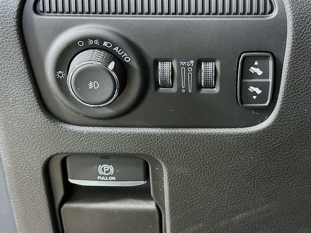 Thumbnail: 2023 Jeep Wagoneer - 26