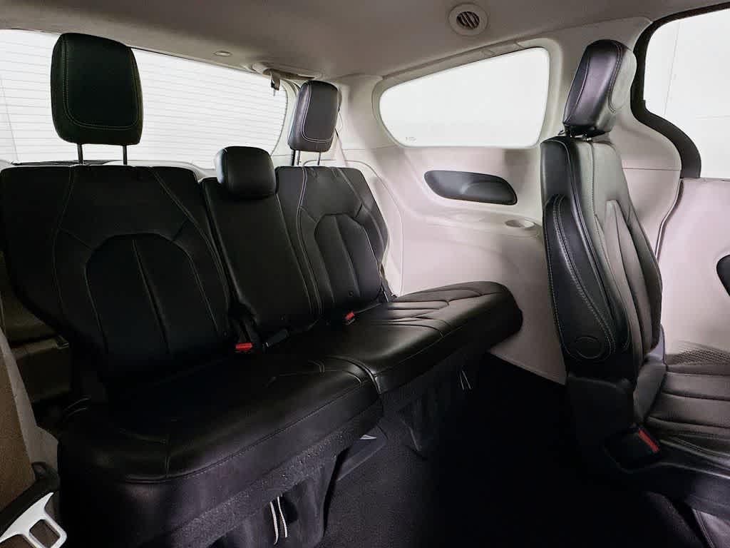 Thumbnail: 2021 Chrysler Voyager - 30