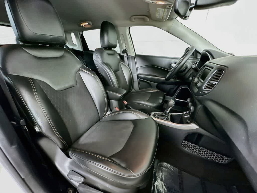 Thumbnail: 2018 Jeep Compass - 14