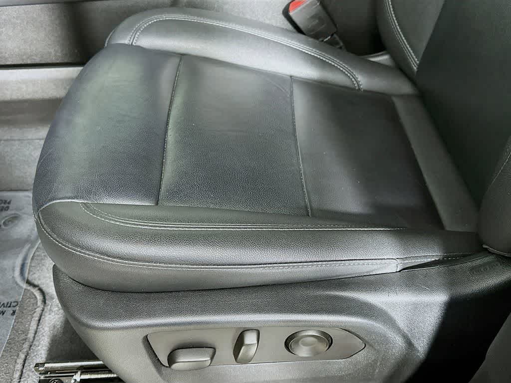 2023 Chevrolet Suburban LT 31
