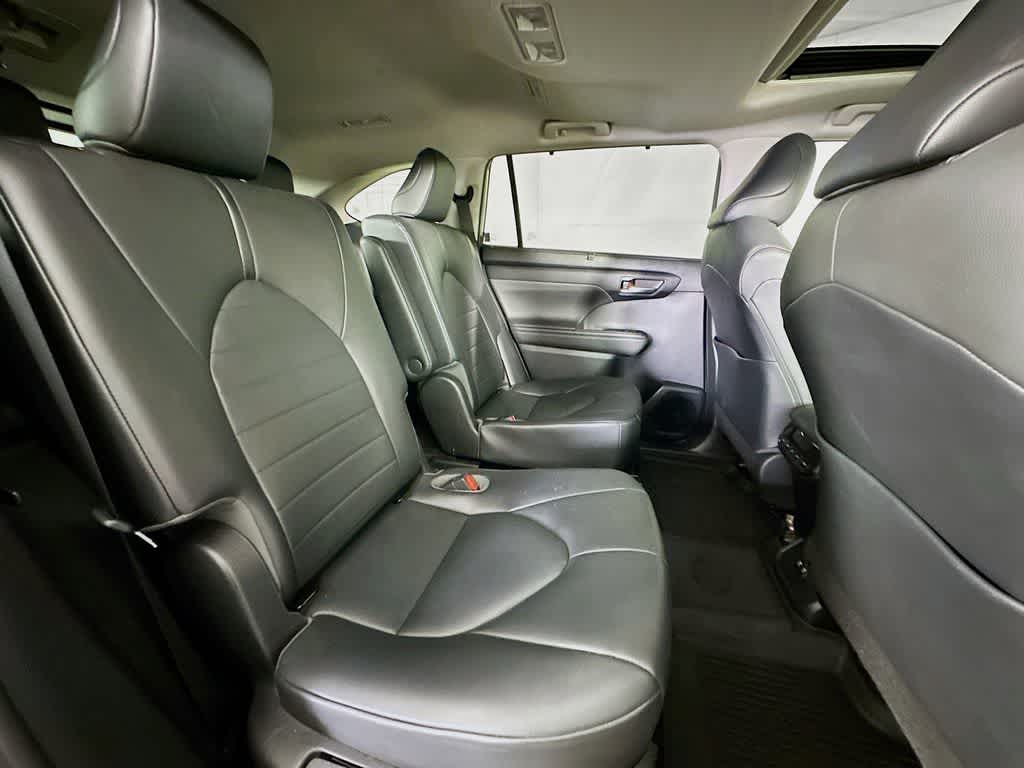 Thumbnail: 2020 Toyota Highlander - 33