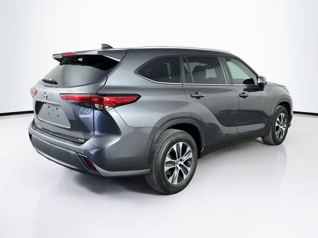 Thumbnail: 2023 Toyota Highlander - 25