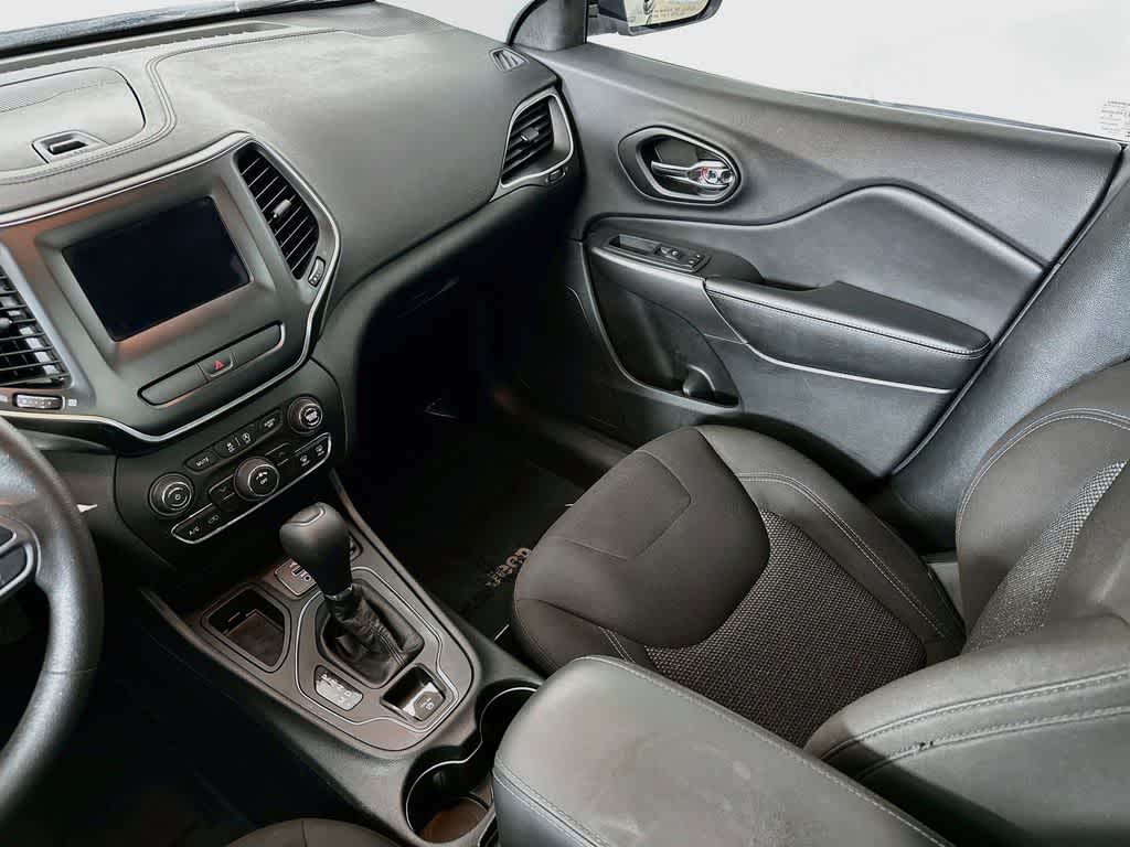 Thumbnail: 2019 Jeep Cherokee - 10