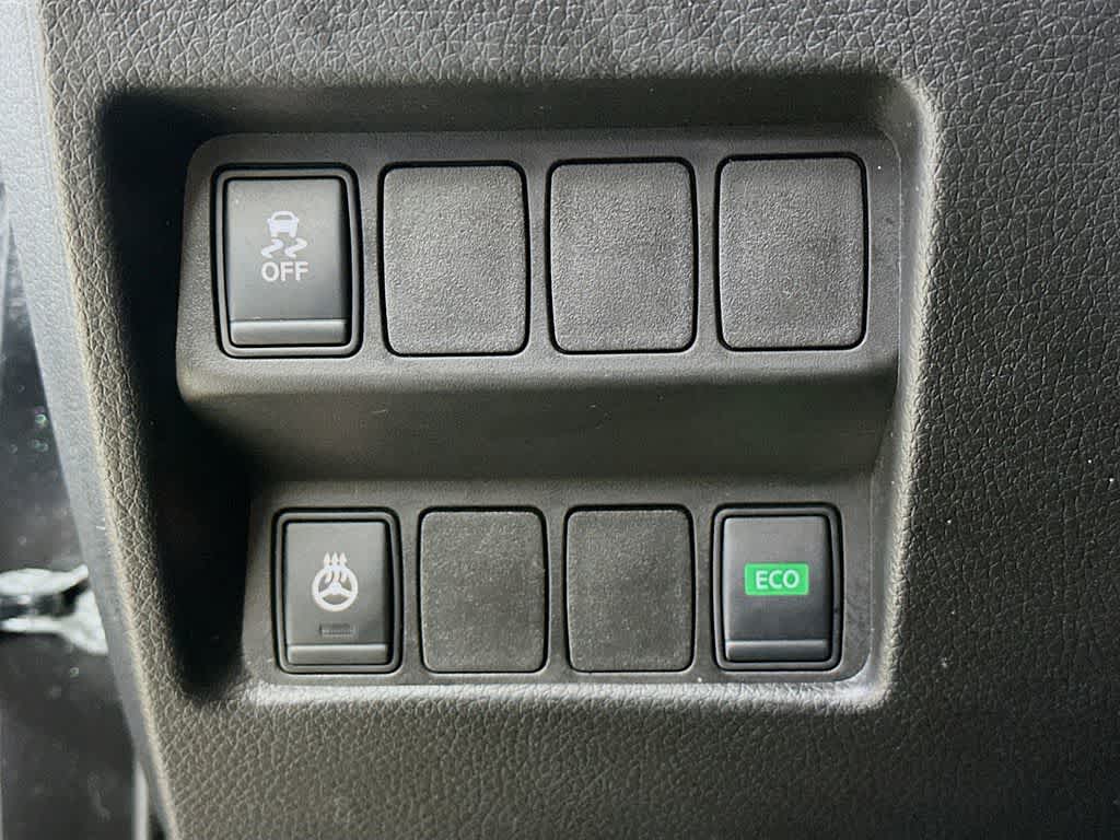 Thumbnail: 2017 Nissan Rogue Sport - 27