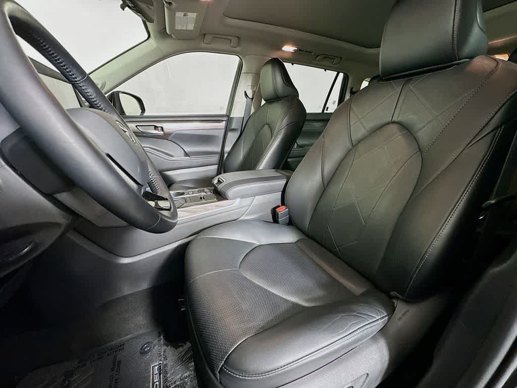 Thumbnail: 2021 Toyota Highlander - 12