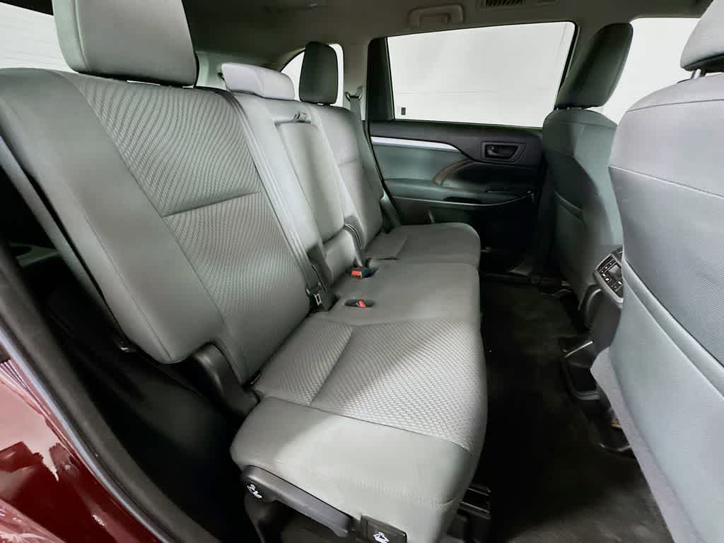 Thumbnail: 2018 Toyota Highlander - 31