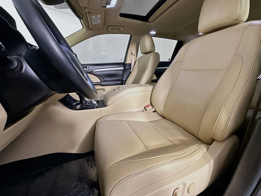 Thumbnail: 2018 Toyota Highlander - 12