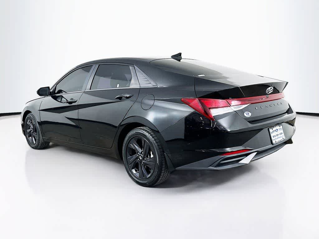 Thumbnail: 2022 Hyundai Elantra - 4
