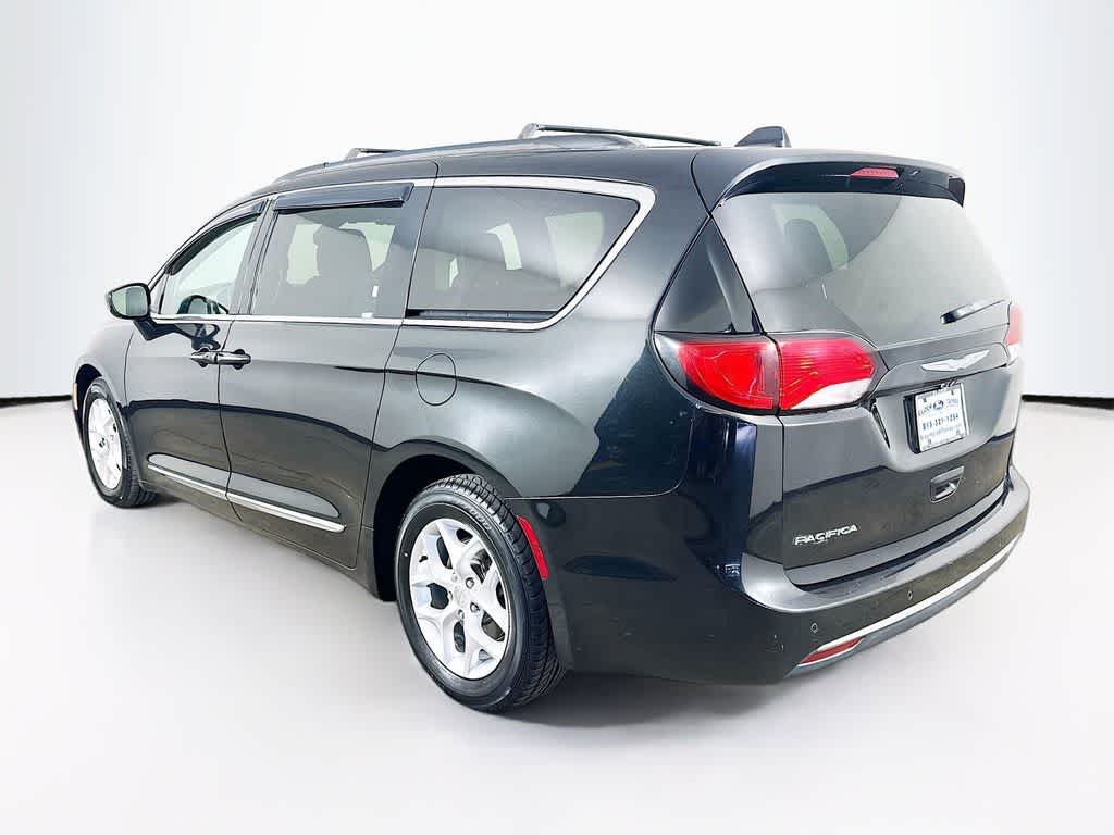 Thumbnail: 2017 Chrysler Pacifica - 4