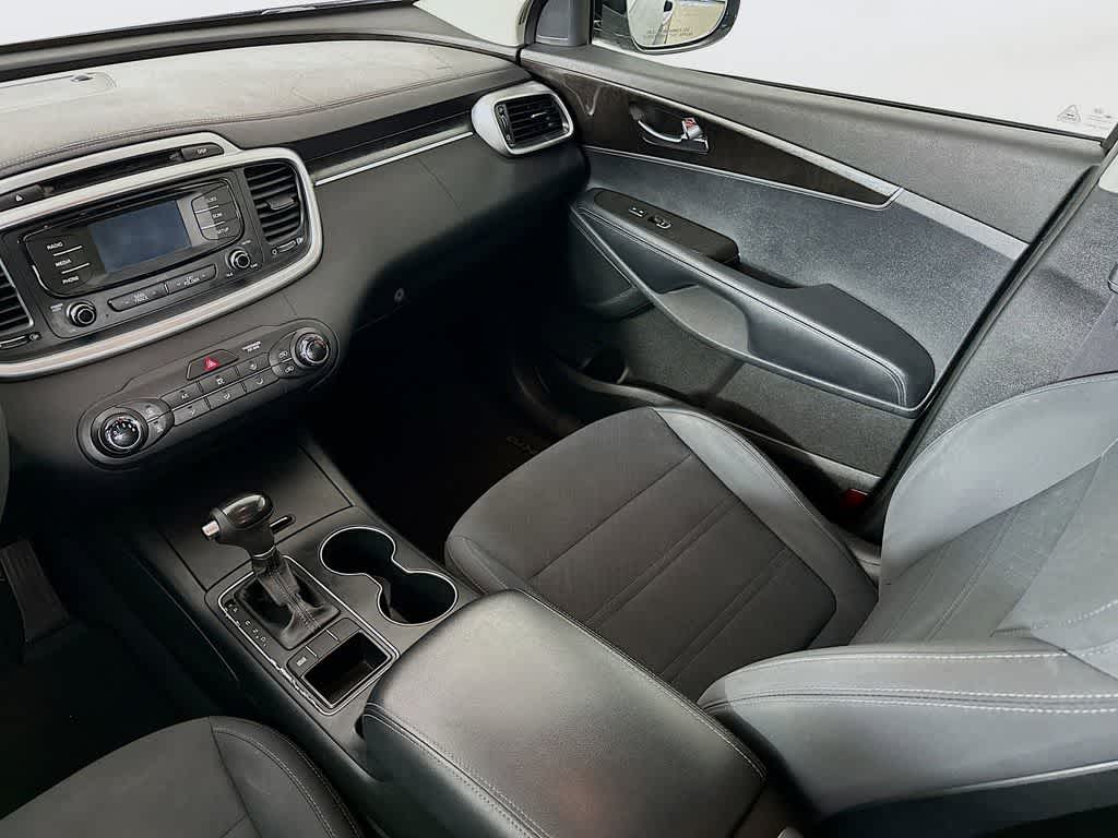 Thumbnail: 2016 Kia Sorento - 11