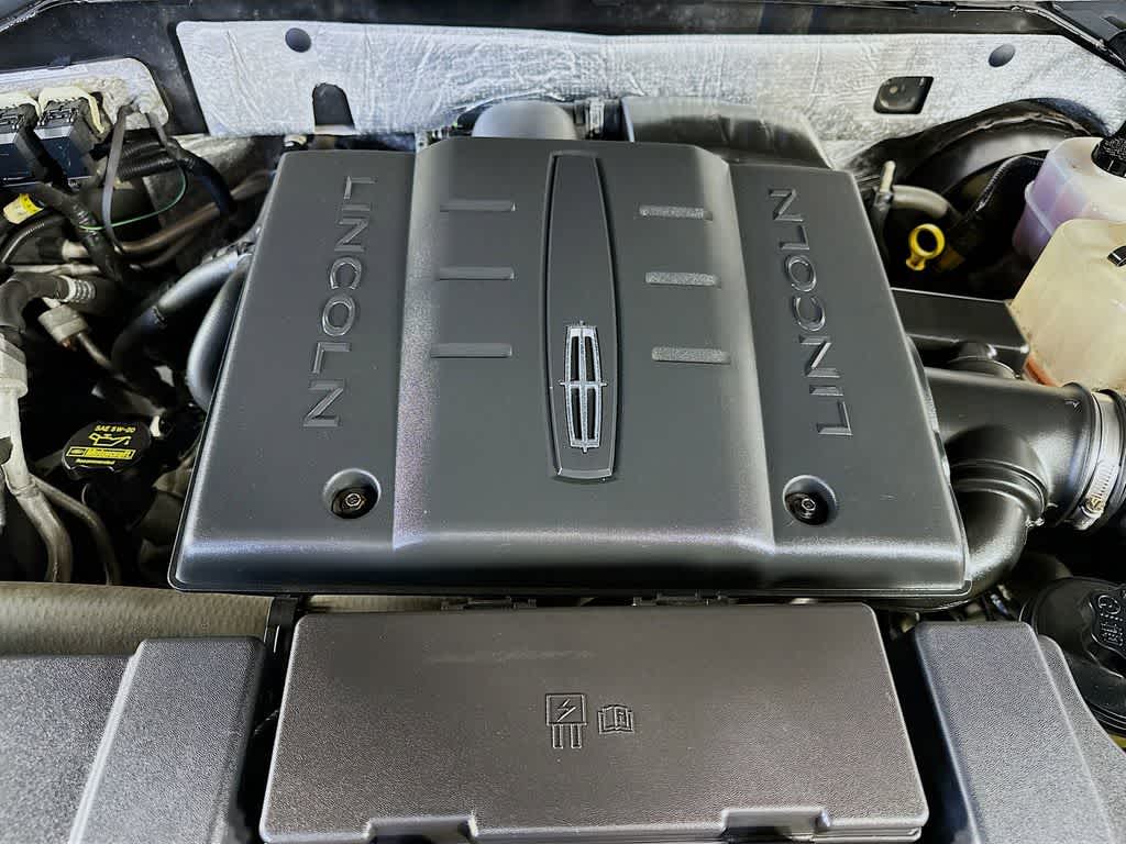 2010 Lincoln Navigator  9