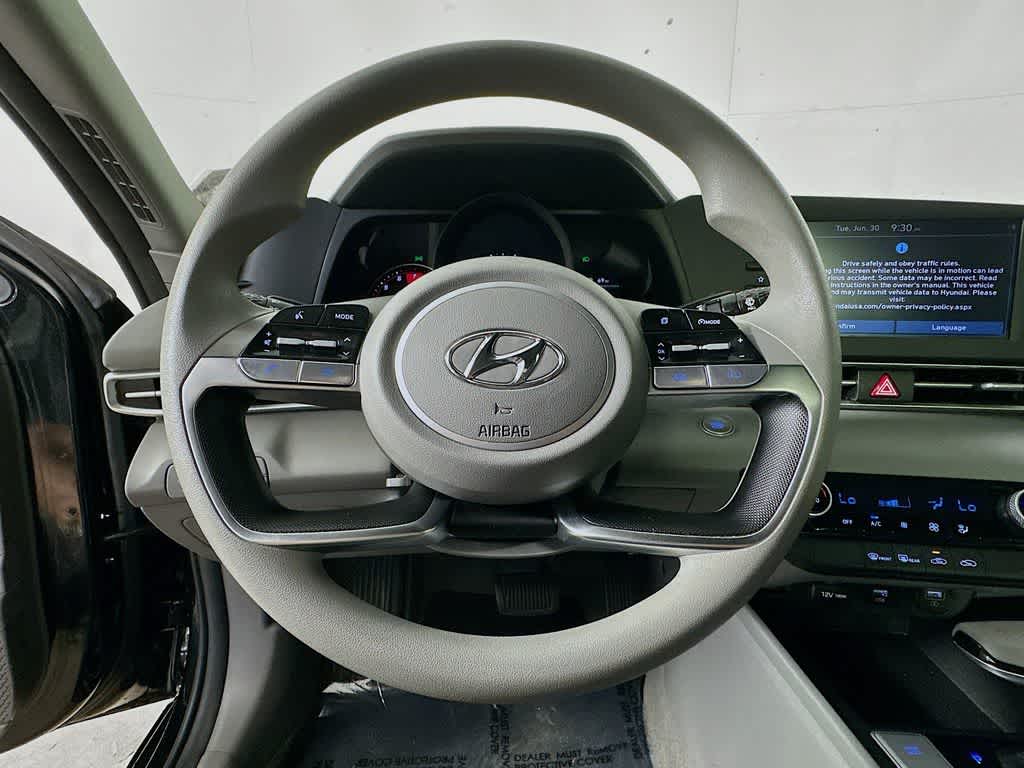 Thumbnail: 2022 Hyundai Elantra - 13